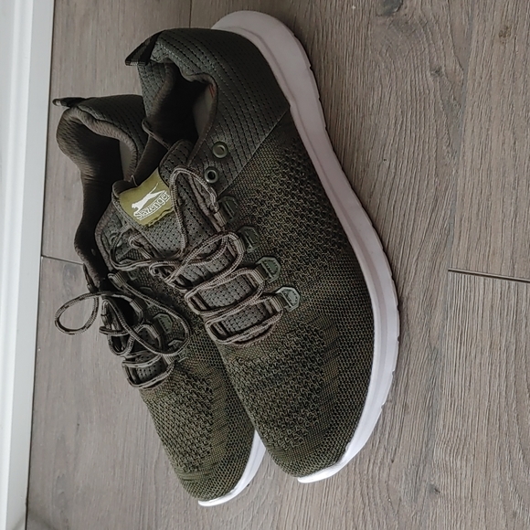 Light athletic shoes - Picture 1 of 4